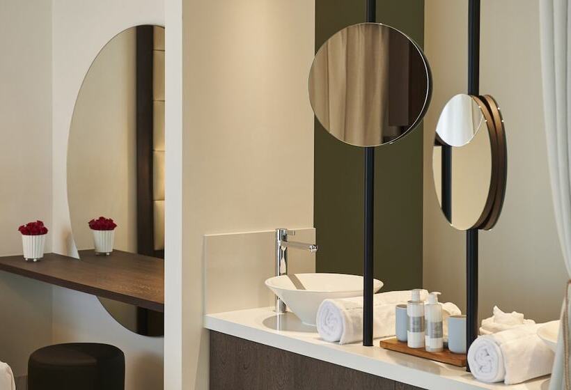 סוויטה אקזקיוטיב, King Jason Paphos   Designed For Adults By Louis Hotels