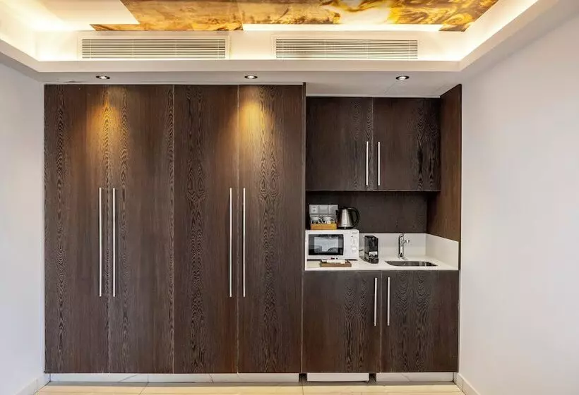 سوییت اجرایی, King Jason Paphos   Designed For Adults By Louis Hotels