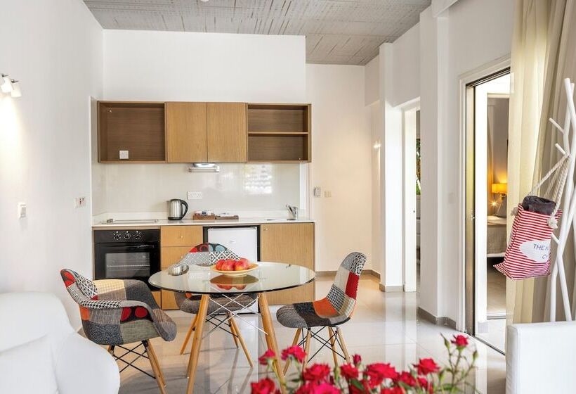 سوییت, King Jason Paphos Designed For Adults By Louis Hotels