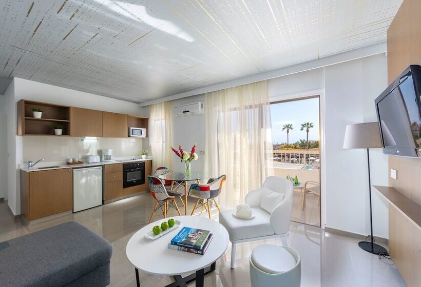 سوییت, King Jason Paphos Designed For Adults By Louis Hotels