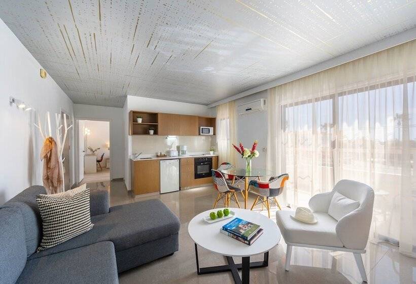 سوییت, King Jason Paphos Designed For Adults By Louis Hotels