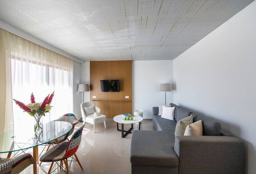 سوییت, King Jason Paphos Designed For Adults By Louis Hotels