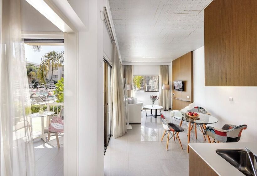 Люкс, King Jason Paphos   Designed For Adults By Louis Hotels