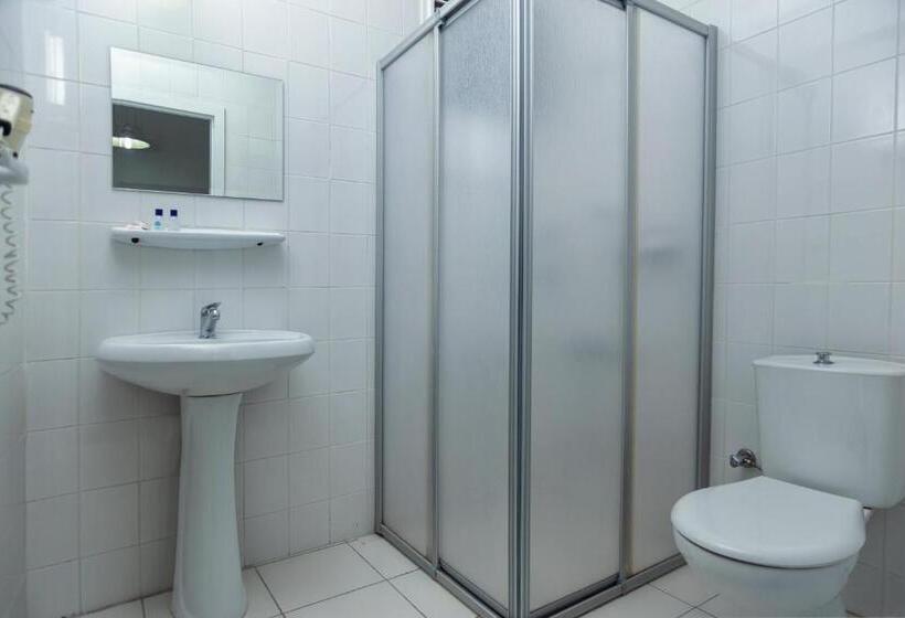 Escritório Estándar, The S Apart & Suites