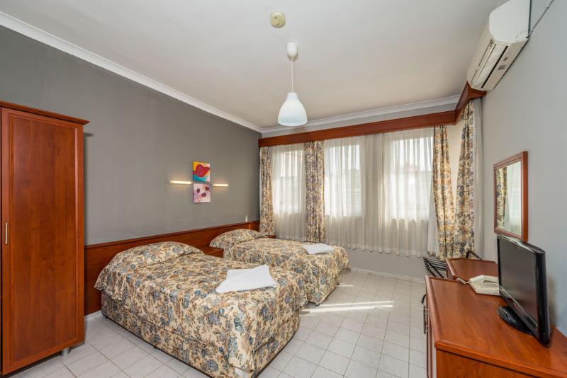 Escritório Estándar, The S Apart & Suites