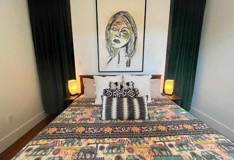 Deluxe Suite King Bed, Auld Sweet Olive Bed And Breakfast