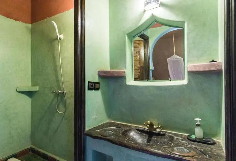 スタンダードトリプルルーム, Riad Dar Ouzine