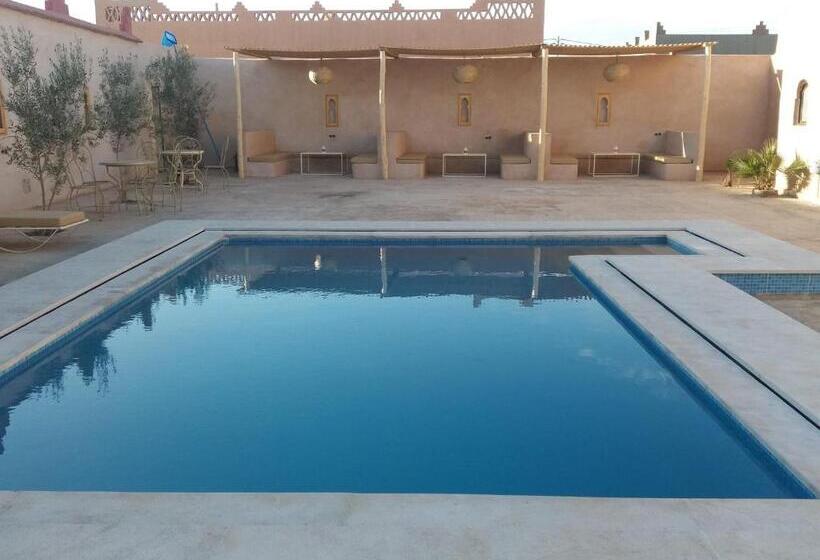 스탠다드 트리플 룸, Riad Dar Ouzine