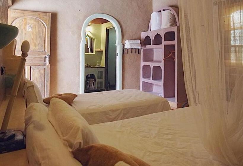 스탠다드 트리플 룸, Riad Dar Ouzine