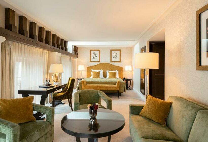 Полулюкс, Grand Hotel Casselbergh