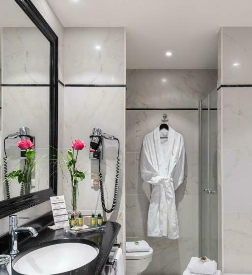 جناح جونيور, Grand Hotel Casselbergh