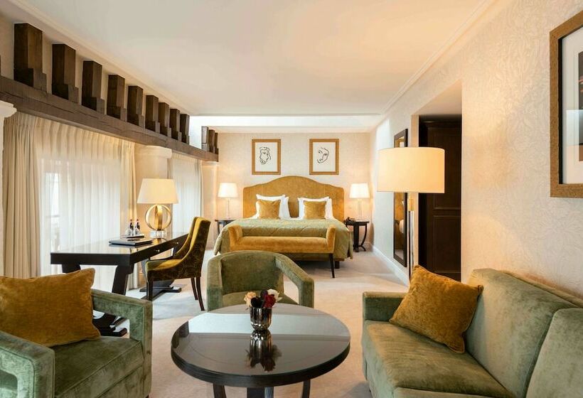 Полулюкс, Grand Hotel Casselbergh
