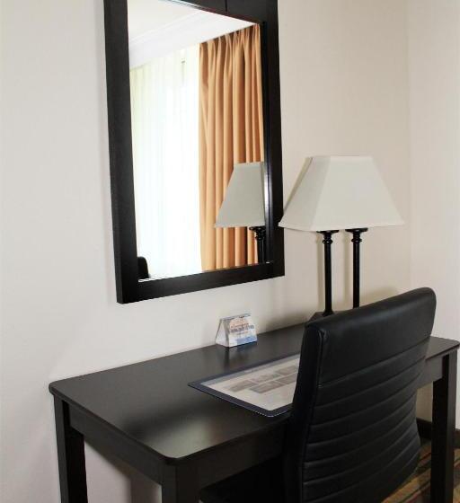 غرفة قياسية سرير كينج, Best Western Visalia