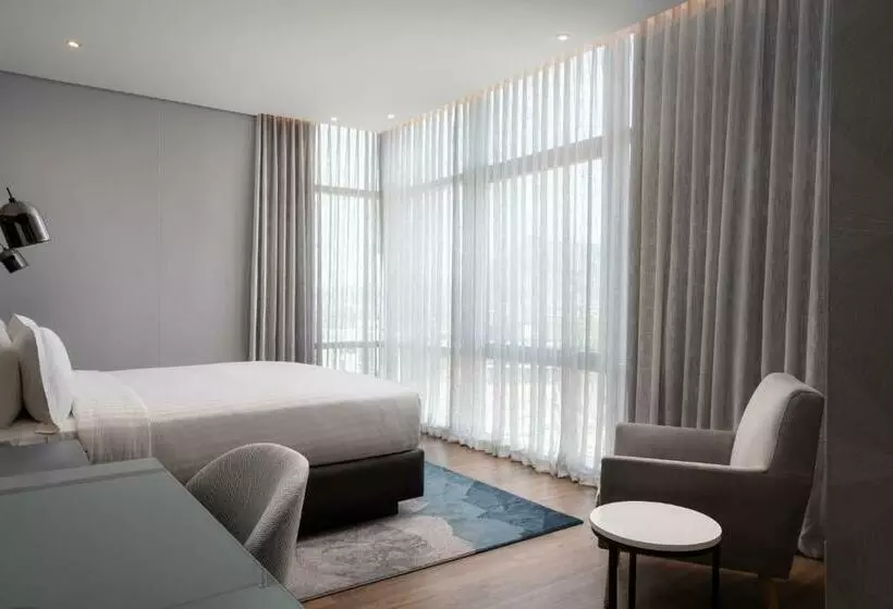 اتاق استاندارد با تخت بزرگ, Cape Town Marriott Hotel Crystal Towers