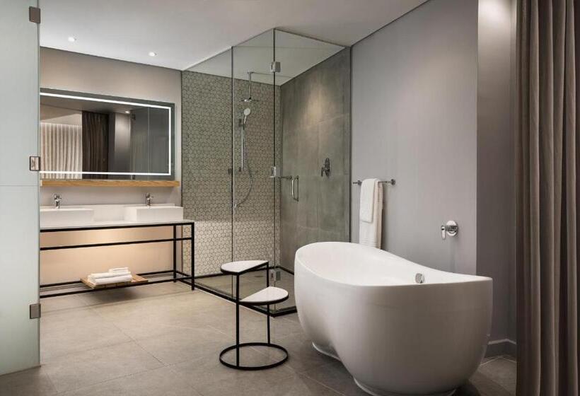 اتاق استاندارد با تخت بزرگ, Cape Town Marriott Hotel Crystal Towers
