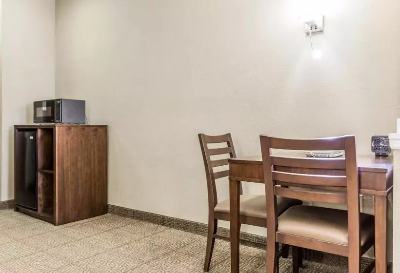 Sviitti, Comfort Suites At Isle Of Palms Connector