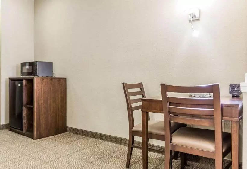 Sviitti Liikuntarajoitteisille, Comfort Suites At Isle Of Palms Connector