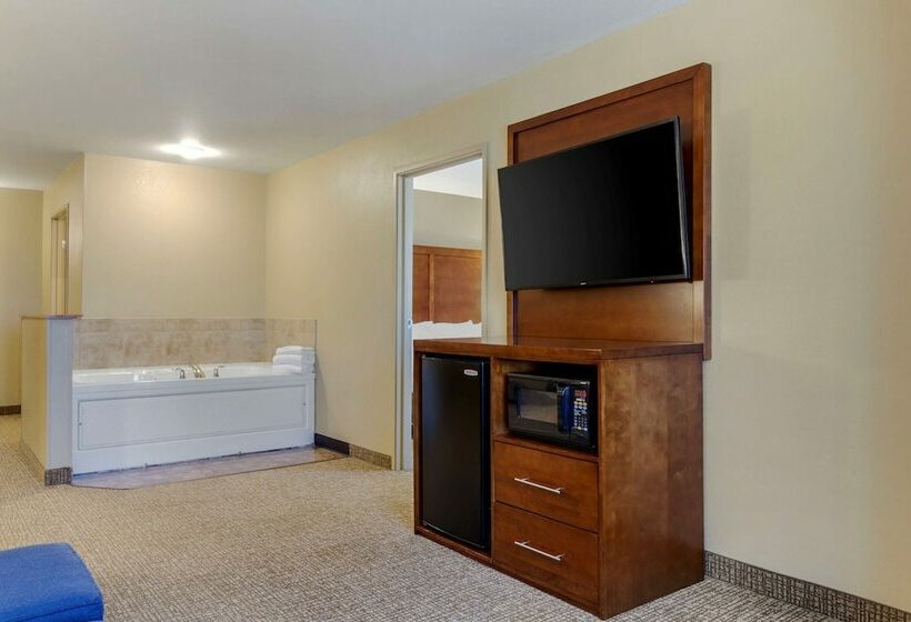 Люкс, Comfort Suites Johnson Creek Conference Center