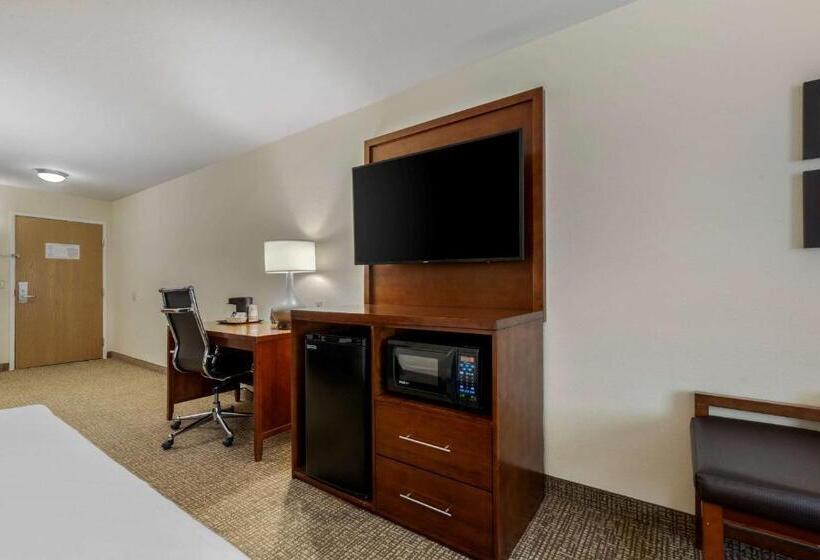 جناح, Comfort Suites Johnson Creek Conference Center