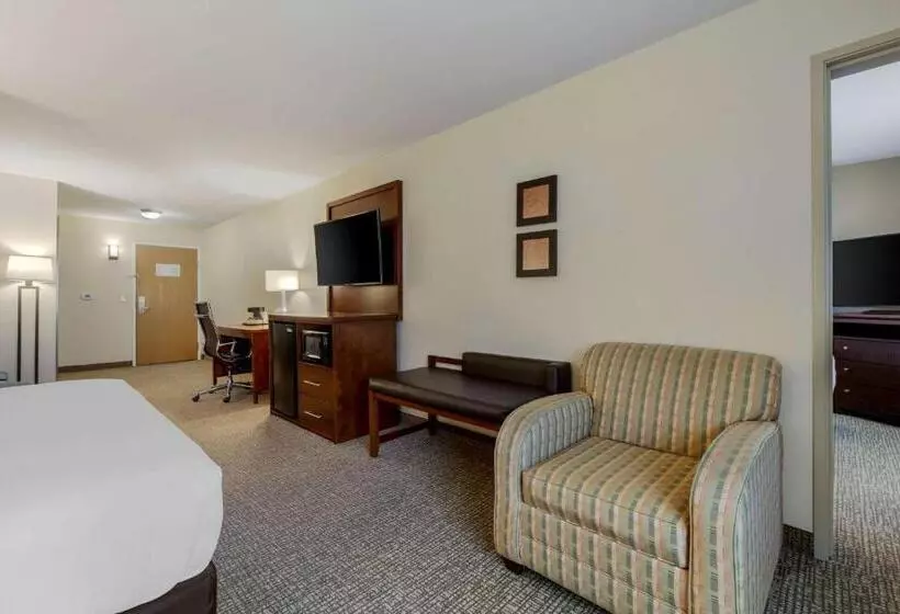 Perhesviitti, Comfort Suites Johnson Creek Conference Center