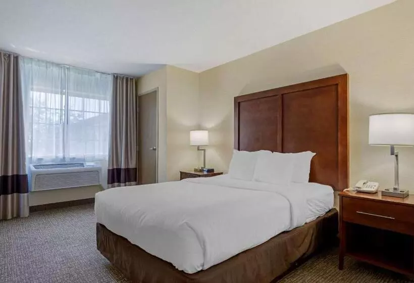 Perhesviitti, Comfort Suites Johnson Creek Conference Center