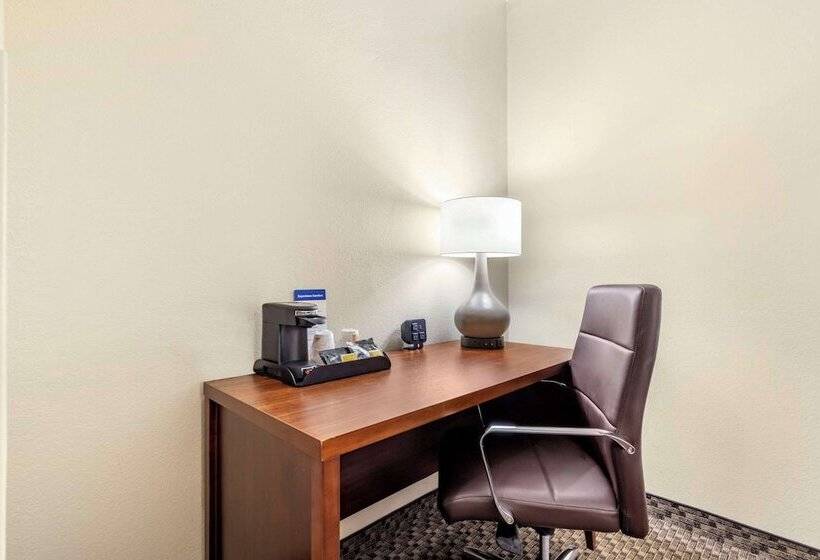 جناح, Comfort Suites Medical Center Near Six Flags