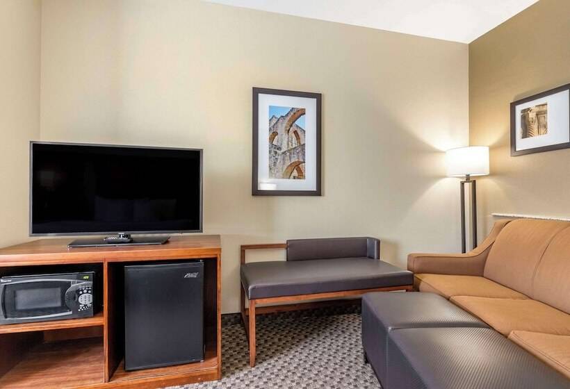 جناح, Comfort Suites Medical Center Near Six Flags