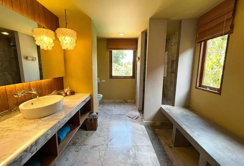 سوییت خانوادگی, Deva Beach Resort Samui