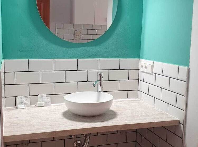 استودیوی استاندارد, Y Apartamentos Doña Lola