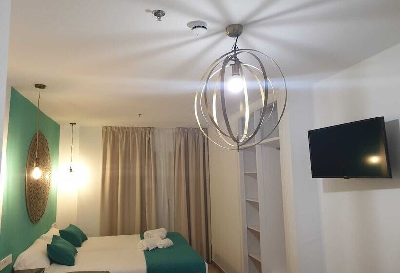 استودیوی استاندارد, Y Apartamentos Doña Lola