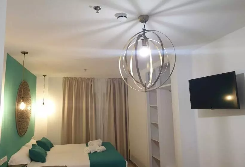 استودیوی استاندارد, Y Apartamentos Doña Lola
