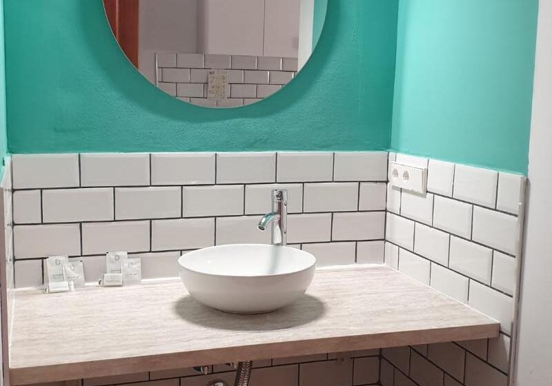 استودیوی استاندارد, Y Apartamentos Doña Lola