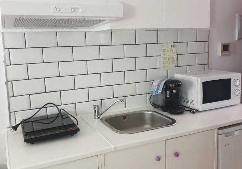 استودیوی استاندارد, Y Apartamentos Doña Lola