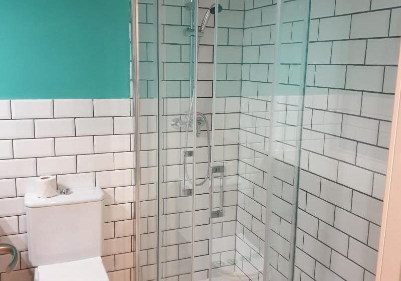 استودیوی استاندارد, Y Apartamentos Doña Lola