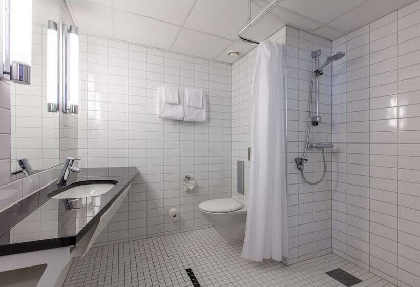 اتاق سوپریور با چشم‌انداز شهر, Radisson Red Oslo City Centre