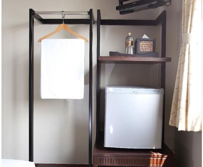 اتاق لوکس یک تخته, Rambuttri Village Plaza