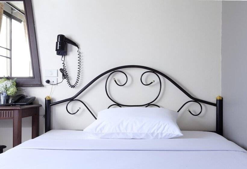 اتاق لوکس یک تخته, Rambuttri Village Plaza