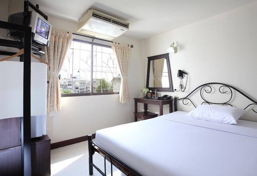 اتاق لوکس یک تخته, Rambuttri Village Plaza