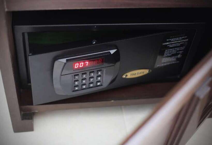 اتاق لوکس, Rambuttri Village Plaza