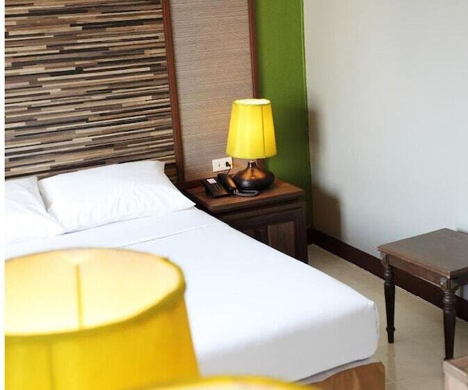 اتاق لوکس, Rambuttri Village Plaza