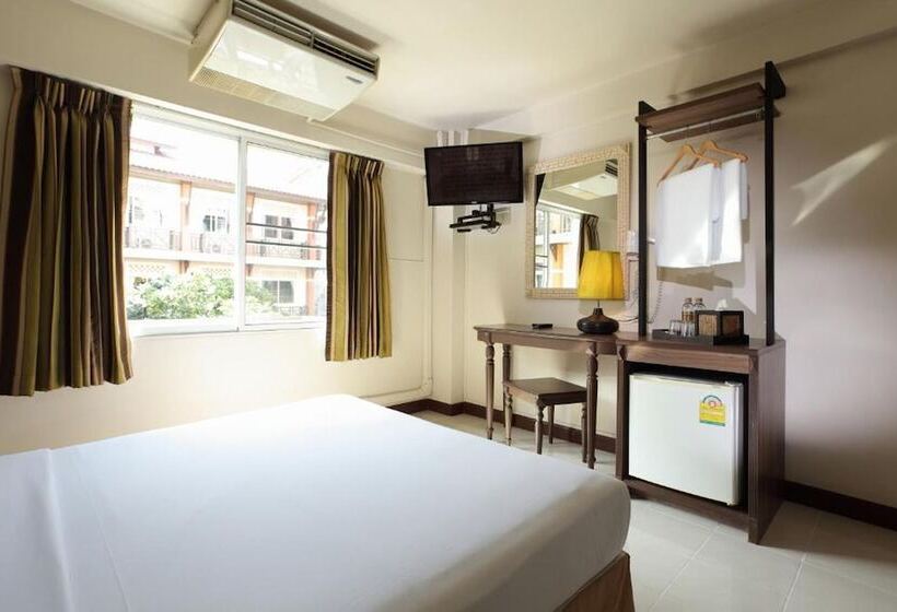 اتاق لوکس, Rambuttri Village Plaza