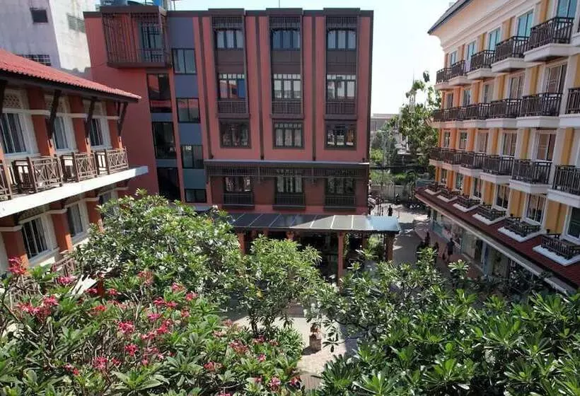 اتاق پرمیوم, Rambuttri Village Plaza