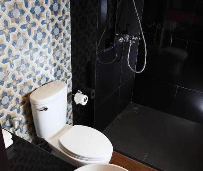 اتاق پرمیوم, Rambuttri Village Plaza