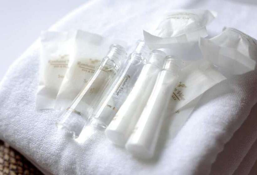 اتاق لوکس سه تخته, Rambuttri Village Plaza