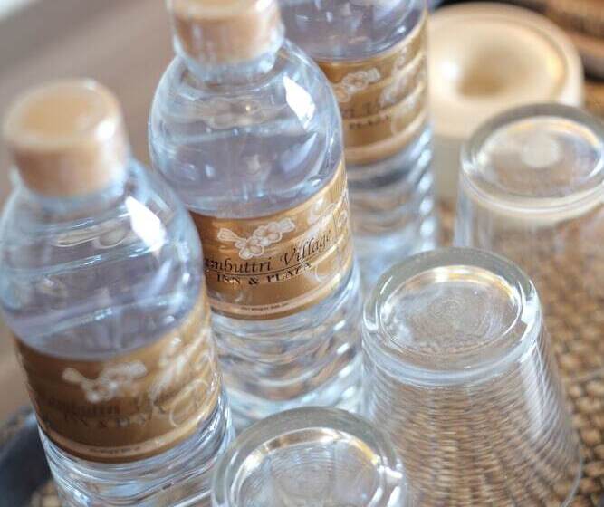 اتاق لوکس سه تخته, Rambuttri Village Plaza