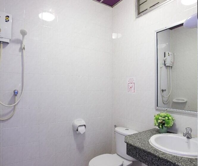 اتاق استاندارد یک نفره, Rambuttri Village Plaza