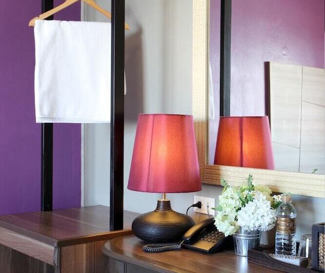 اتاق استاندارد یک نفره, Rambuttri Village Plaza