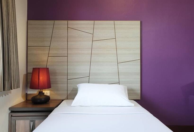 اتاق استاندارد یک نفره, Rambuttri Village Plaza