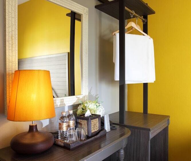 اتاق استاندارد, Rambuttri Village Plaza