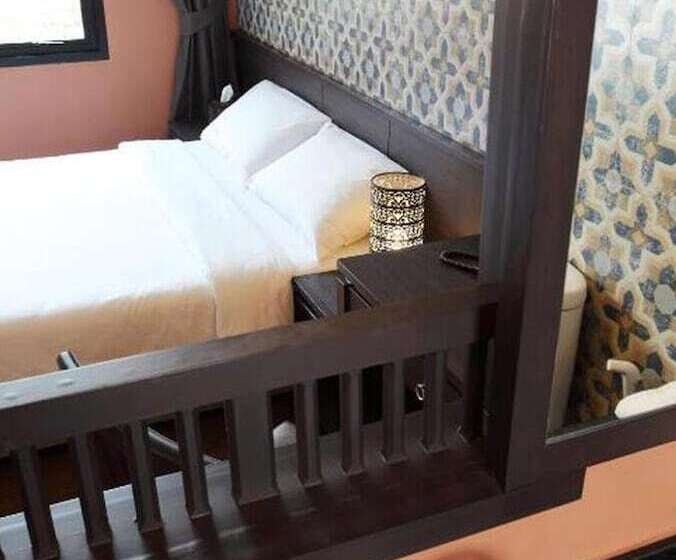 اتاق پرمیوم, Rambuttri Village Plaza